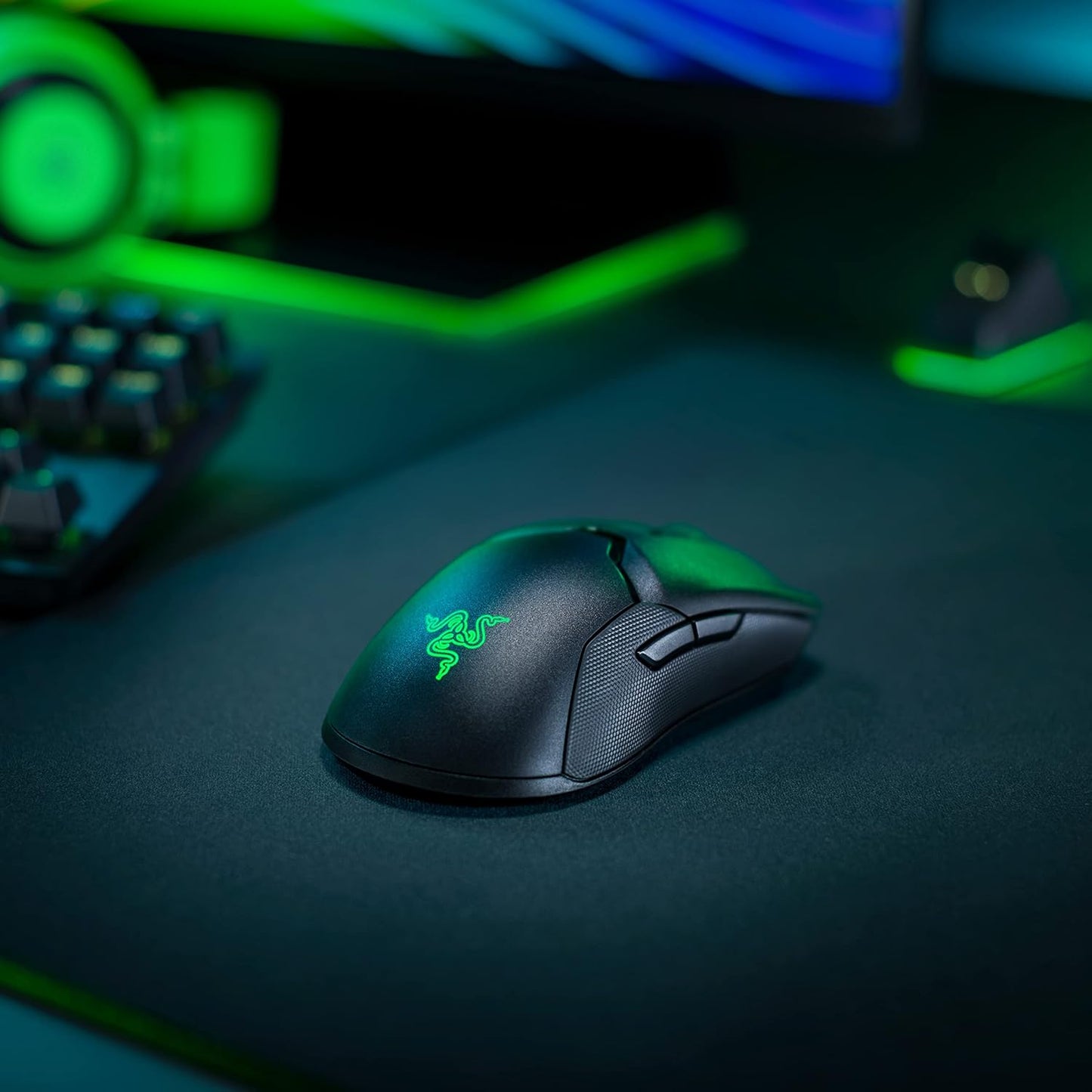 Razer Viper Ultimate Hyperspeed Lightest Wireless Gaming Mouse & RGB Charging Dock
